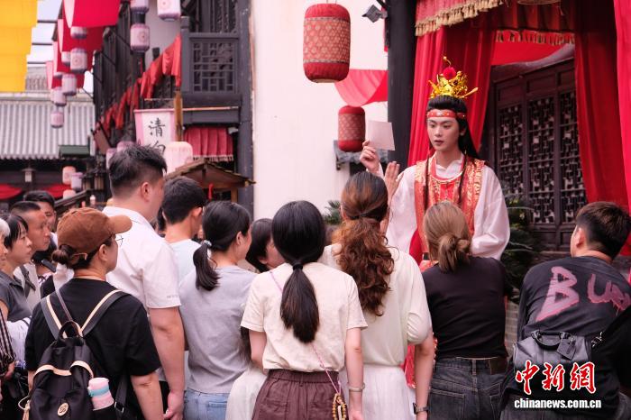 聚焦五大联赛：最新战报与球队动态 - 爱游戏