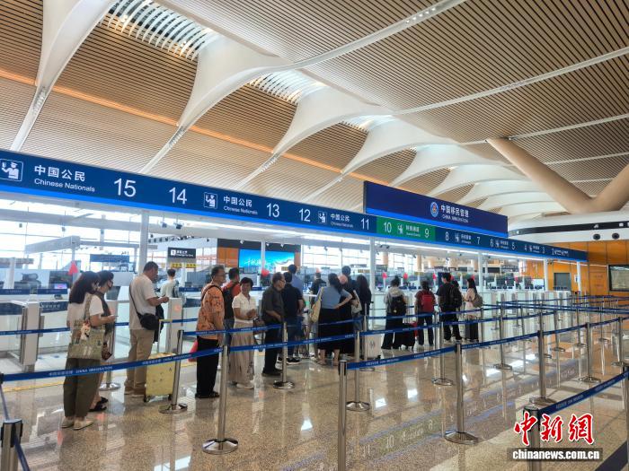聚焦五大联赛：最新战报与球队动态 - 爱游戏